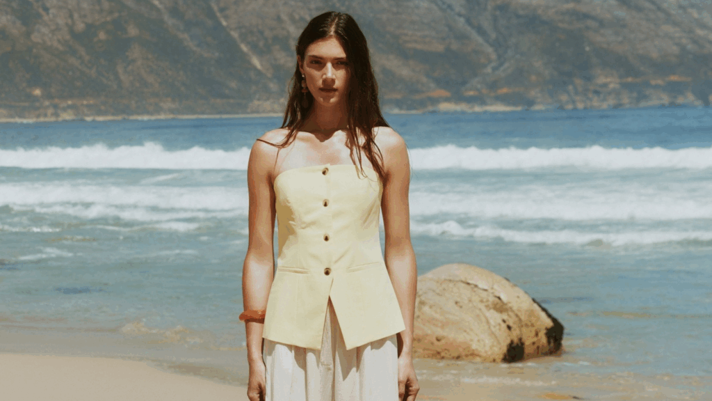 Vila kleding vrouw op het strand data latestcollection