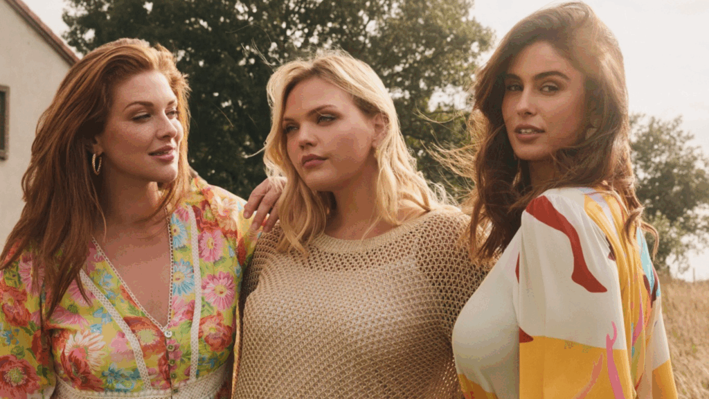 drie dames in kleding maatje meer Miss Y loves Yoek